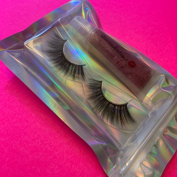 Lip gloss and lash pack - Picture 1 of 2